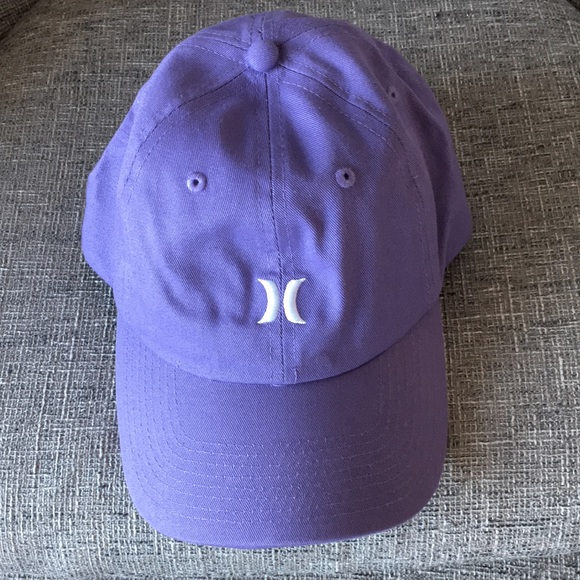 Hurley Accessories - HURLEY womens snapback purple hat. Excellent condition.